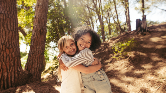 Helping kids make friends in the summer time: Social confidence tips